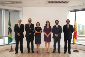 Javier Íscar junto a los representantes de la Cámara de Comercio Española en Brasil.